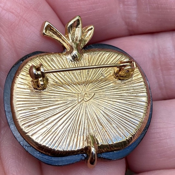 Liz Claiborne Apple Brooch - Picture 2 of 2